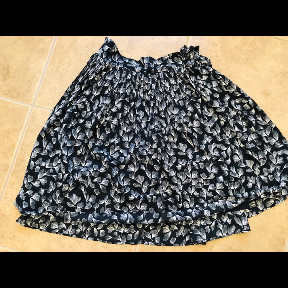 High waisted chiffon black and white skirt